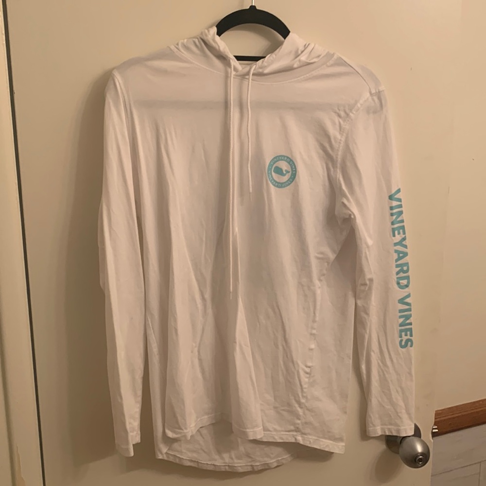 Vineyard Vines light weight hooded sweatshirt